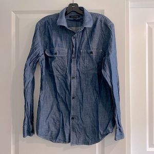 ⭐️host pick⭐️ Like new Banana Republic Chambray Button Down